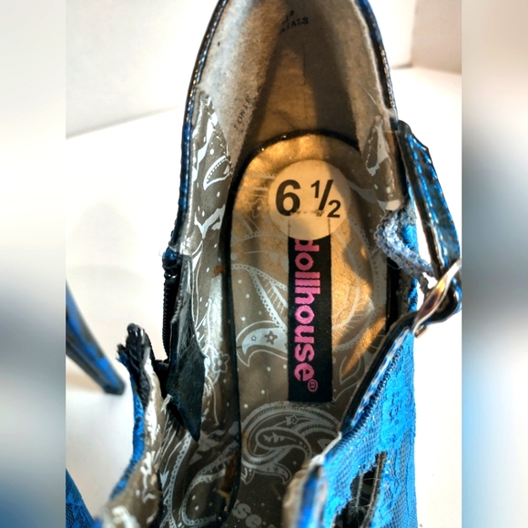 Beautiful Blue and Black Dollhouse Stilletos Size 6.5 - Picture 3 of 11